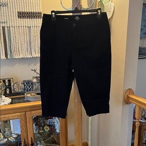 St. John's Bay Black Capri Pants